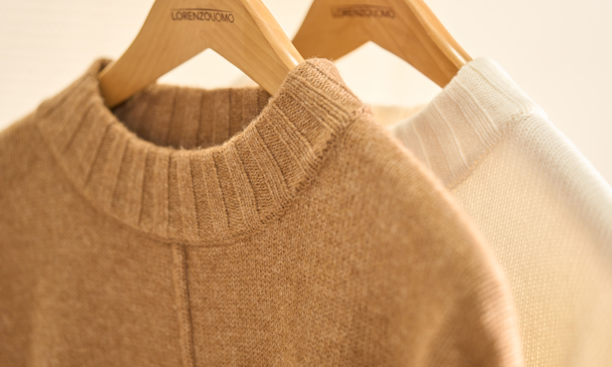 Women's Giulia Turtle Neck Cable Cashmere Sweater in Camel & Ivory